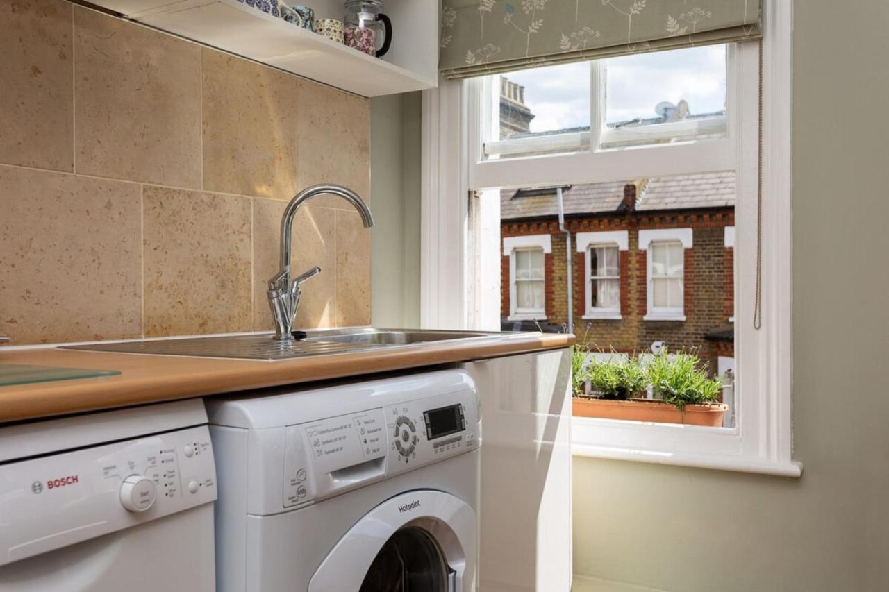 Quaint 2 Bedroom Flat - 9 Minutes Walk To Vauxhall Tube 런던 외부 사진