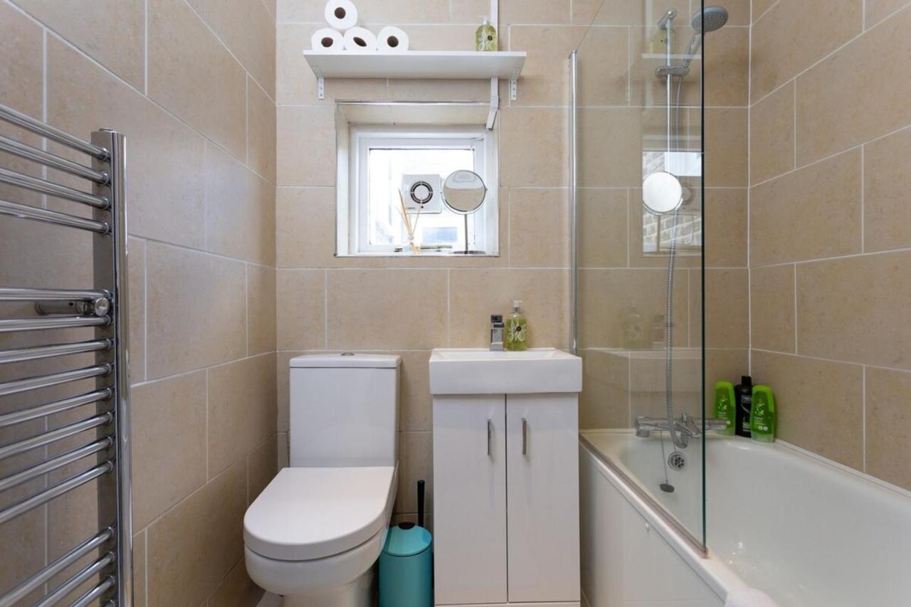 Quaint 2 Bedroom Flat - 9 Minutes Walk To Vauxhall Tube 런던 외부 사진