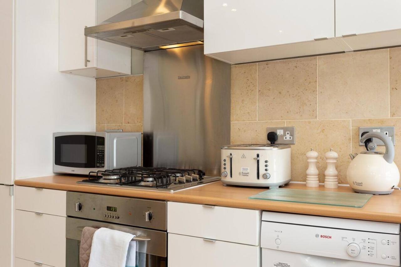 Quaint 2 Bedroom Flat - 9 Minutes Walk To Vauxhall Tube 런던 외부 사진