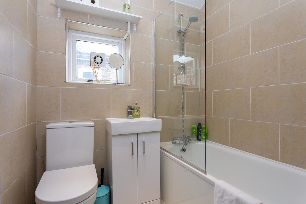 Quaint 2 Bedroom Flat - 9 Minutes Walk To Vauxhall Tube 런던 외부 사진