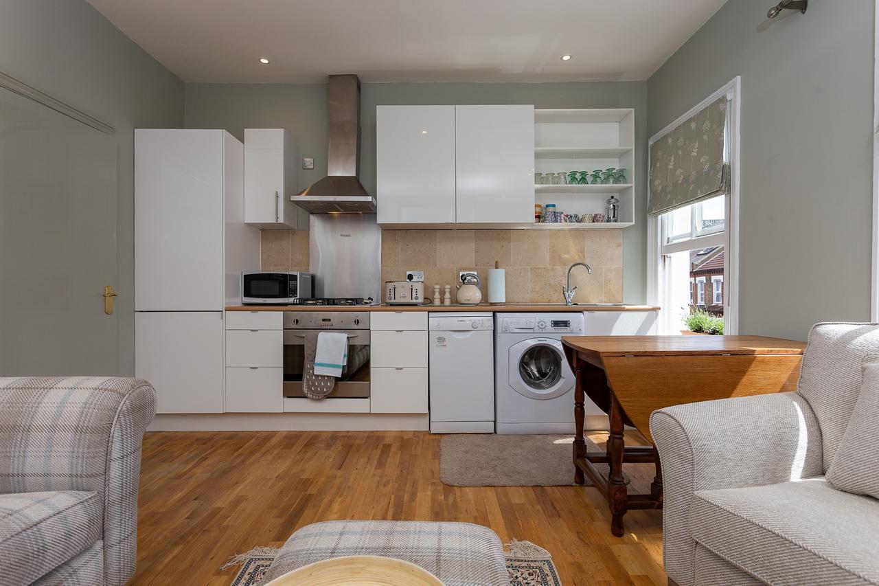 Quaint 2 Bedroom Flat - 9 Minutes Walk To Vauxhall Tube 런던 외부 사진