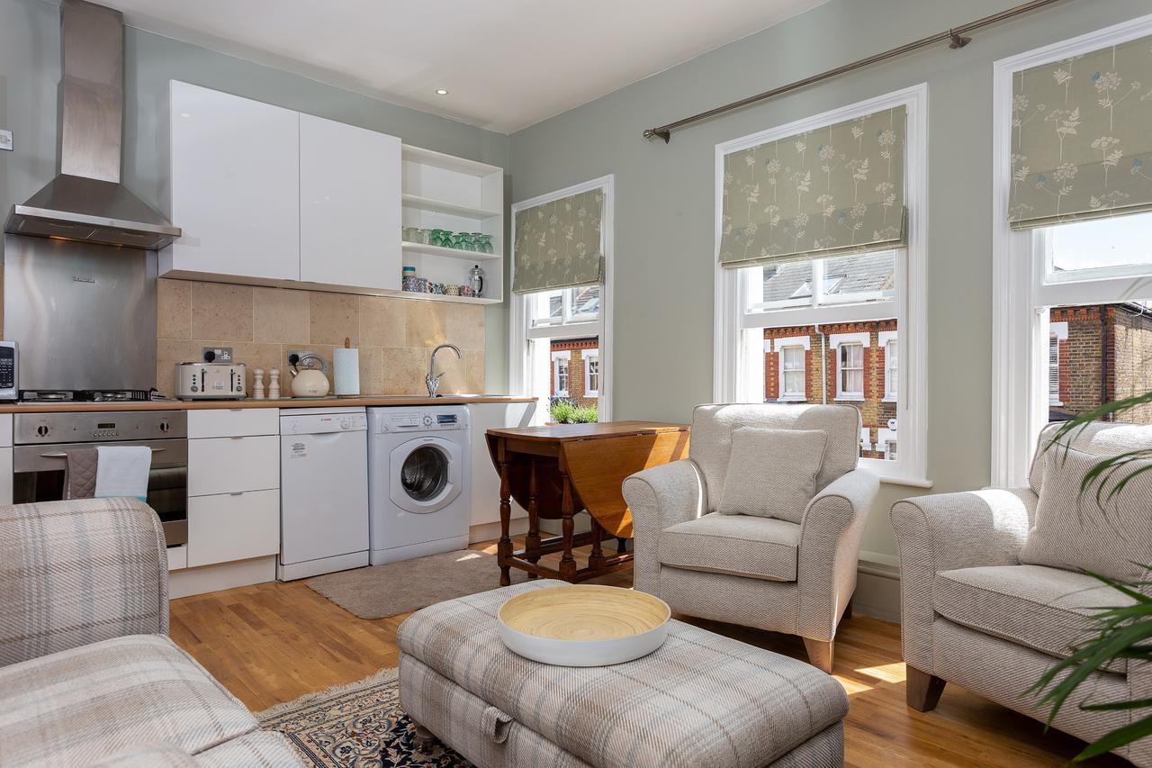 Quaint 2 Bedroom Flat - 9 Minutes Walk To Vauxhall Tube 런던 외부 사진